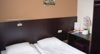 Гостиница Крокус Набережные Челны Стандартный двухместный номер с 1 кроватью или 2 отдельными кроватями-1
